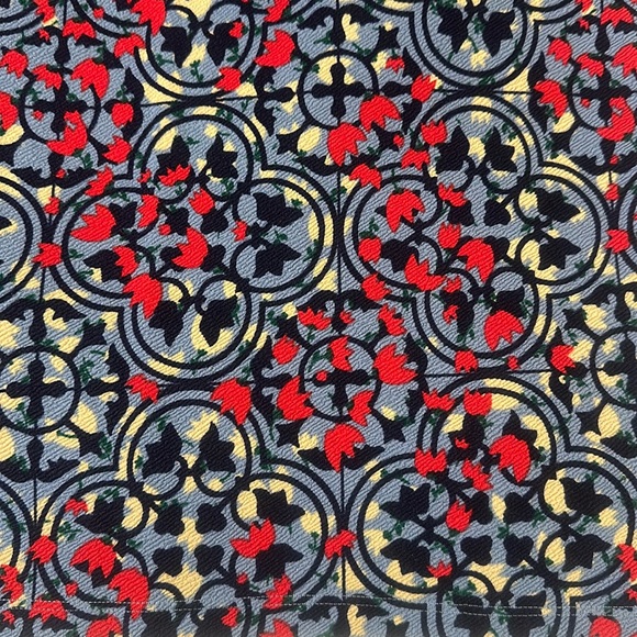 LuLaRoe Women’s Cassie Pencil Skirt/Size: 2XL / Color: Multi Floral Design (NWT) - Picture 4 of 7